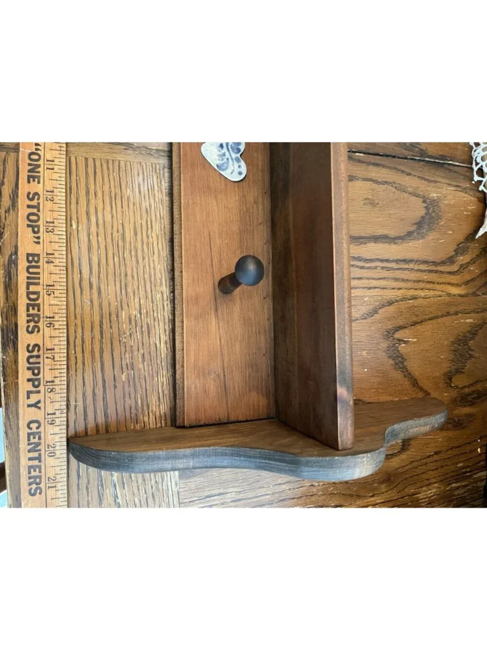Vintage Wooden Peg Rack Plate Shelf Salt-Glazed Pottery Heart Accent Signed 1988